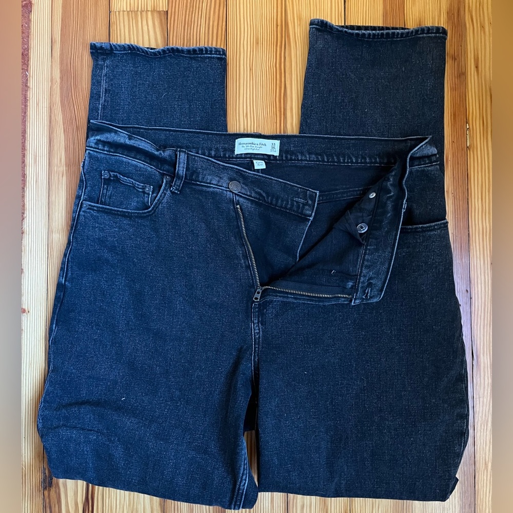 The ‘90s Slim Straight Ultra High Rise Abercrombie jeans